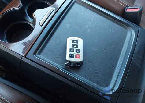 2015 Toyota Sienna Limited Premium 7 Passenger z USA, uszkodzony, nr VIN 5TDDK3DC7FS109420